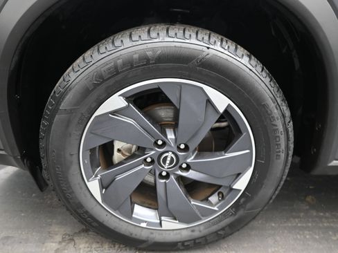 Used 2025 Nissan Rogue SV FWD image 11