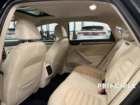 Used 2017 Volkswagen Passat 1.8T SEL Premium FWD image 28