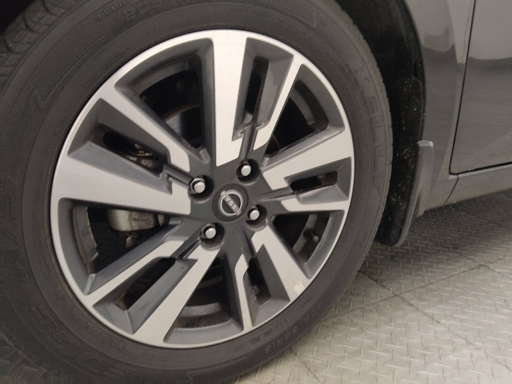 Used 2024 Nissan Versa SV w/ Trunk Package FWD image 31