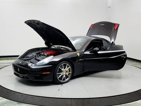 Used 2010 Ferrari California RWD image 9