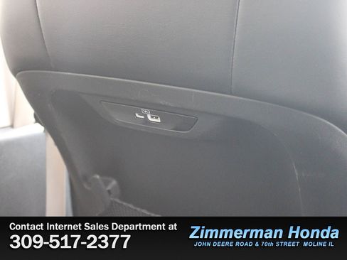 Used 2023 Chrysler Pacifica Limited FWD image 11