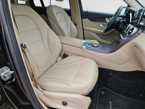 Used 2019 Mercedes-Benz GLC 300 4MATIC image 19