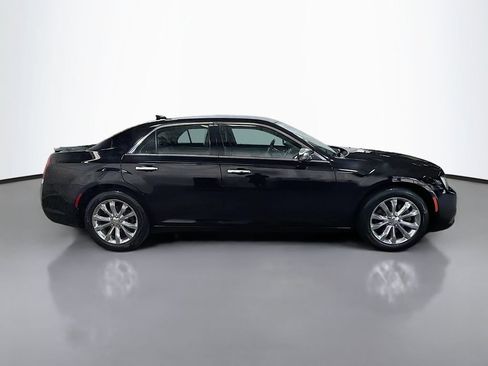 Used 2018 Chrysler 300 Limited AWD/4WD image 10