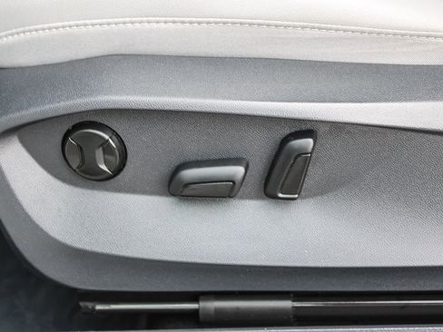 Used 2022 Volkswagen Taos SE w/ Panoramic Sunroof Package image 20