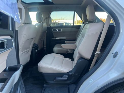 Used 2022 Ford Explorer XLT w/ Equipment Group 202A image 16