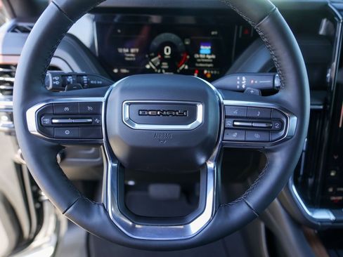 Used 2025 GMC Yukon Denali image 12