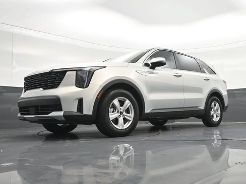 Used 2026 Kia Sorento LX FWD image 26