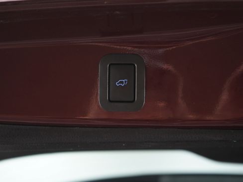 Used 2017 Toyota Highlander XLE image 18