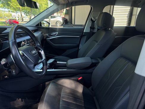 Used 2021 Audi e-tron Premium Plus w/ Premium Plus Package AWD/4WD image 19