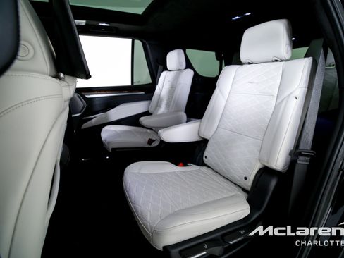Used 2025 Cadillac Escalade Sport Platinum w/ LPO, ONYX Package AWD/4WD image 17