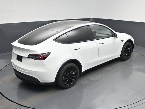 Used 2021 Tesla Model Y Long Range AWD/4WD image 24