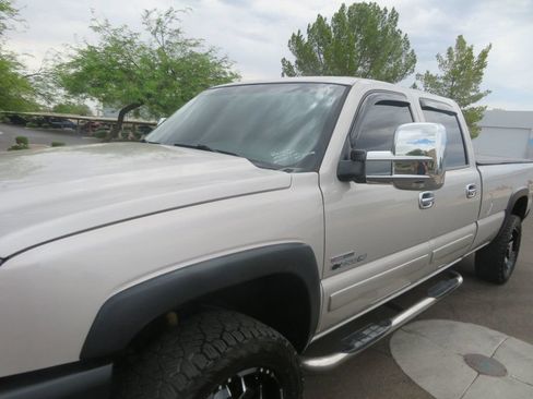 Used 2006 Chevrolet Silverado 2500 W/T w/ Heavy-Duty Power Package RWD image 8