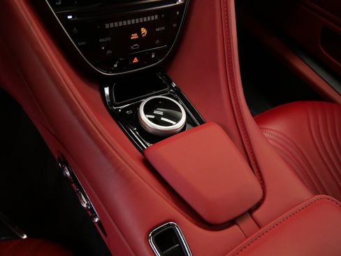 Used 2023 Aston Martin DB11 Coupe RWD image 30