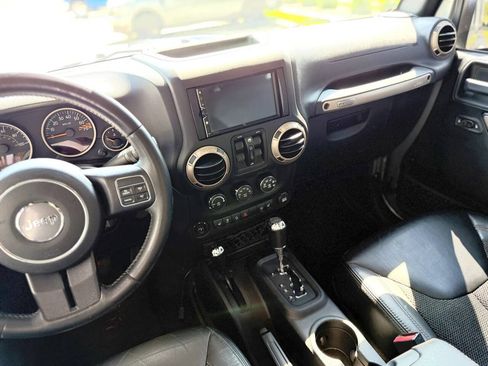 Used 2016 Jeep Wrangler Unlimited Sahara AWD/4WD image 18