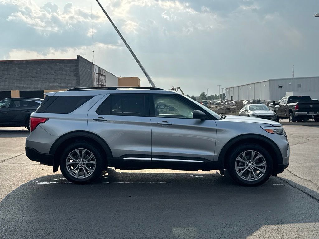 Used 2023 Ford Explorer XLT w/ Equipment Group 202A AWD/4WD image 8