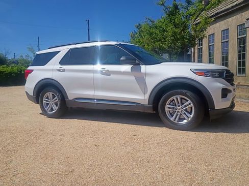 Used 2020 Ford Explorer XLT RWD image 14