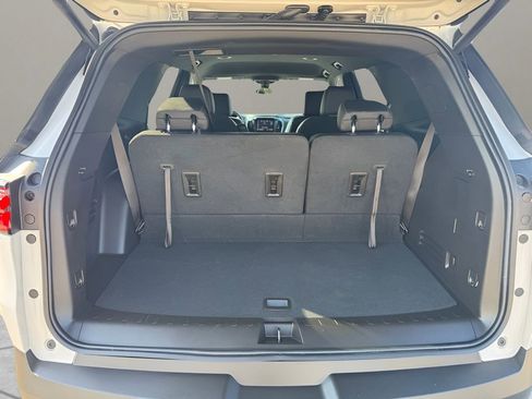 Used 2023 Chevrolet Traverse LT image 9