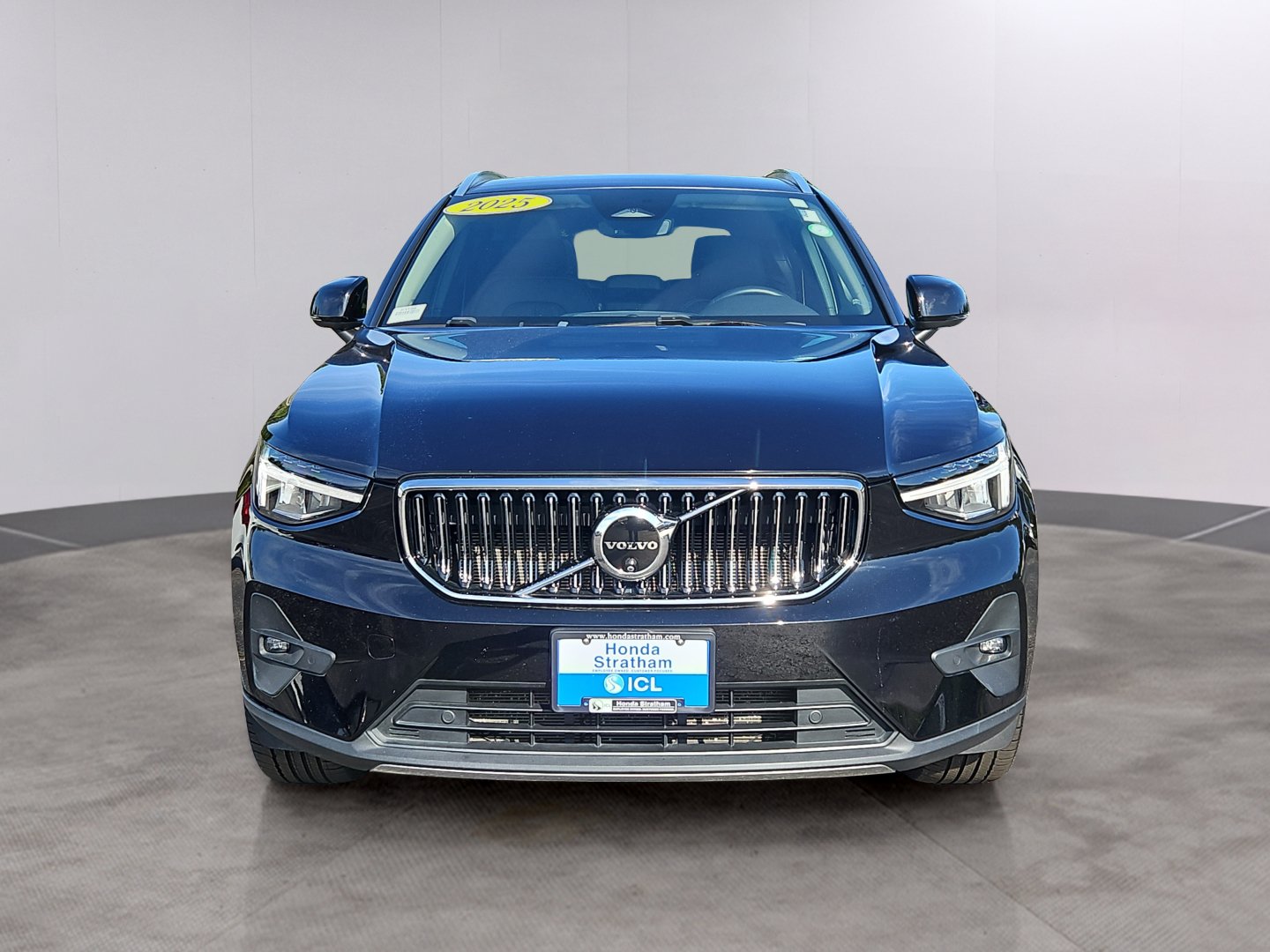 Used 2025 Volvo XC40 B5 Plus AWD/4WD image 30