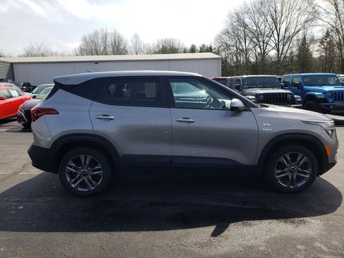 Used 2022 Kia Seltos LX image 4