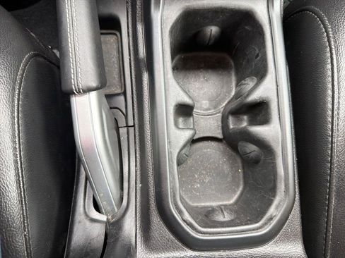 Used 2018 Jeep Wrangler Unlimited Sahara AWD/4WD image 23