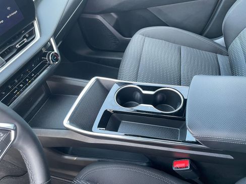 Used 2025 Chevrolet Equinox LT image 40