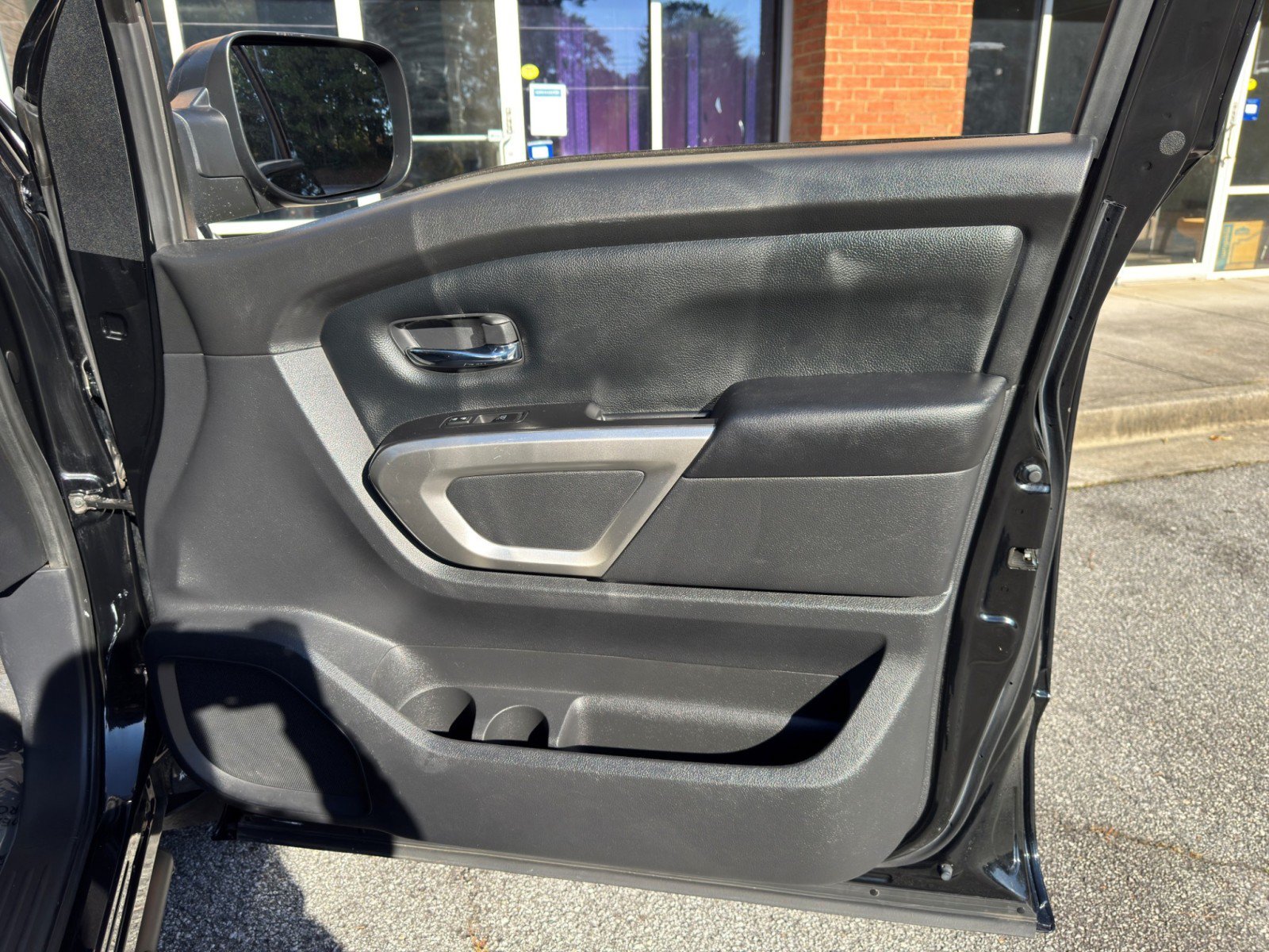 Used 2021 Nissan Titan SV w/ SV Convenience Package RWD image 31