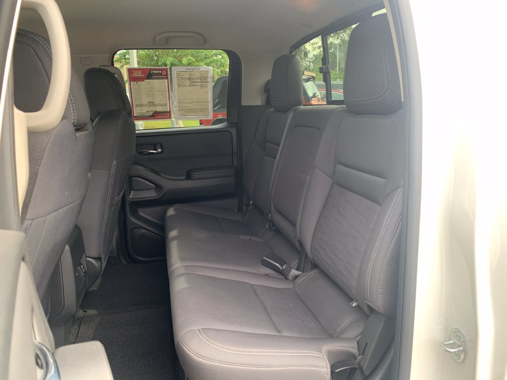 Used 2024 Nissan Frontier SV w/ SV Convenience Package RWD image 10