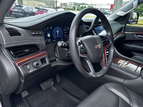 Used 2020 Cadillac Escalade Luxury image 18