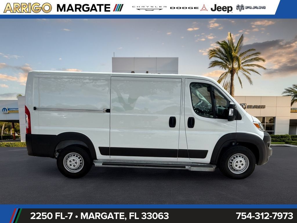 Used 2025 RAM ProMaster 2500 w/ U-Haul Equipment Group FWD image 8