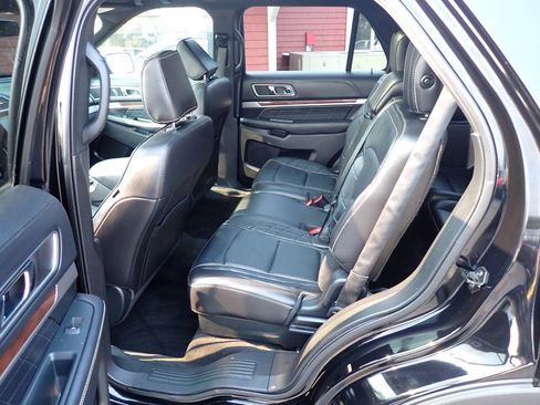 Used 2018 Ford Explorer Platinum AWD/4WD image 8