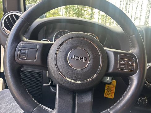 Used 2014 Jeep Wrangler Sahara AWD/4WD image 10