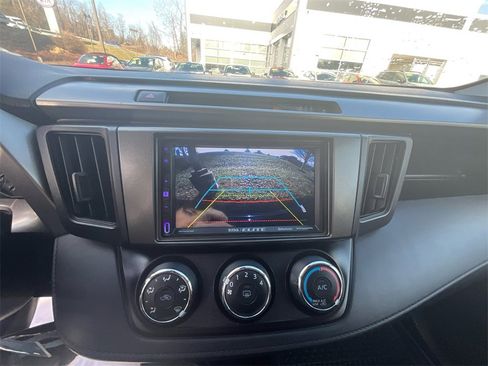 Used 2018 Toyota RAV4 LE image 18