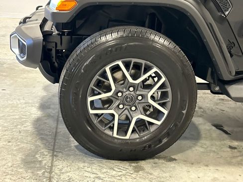 Used 2026 Jeep Wrangler Sahara image 11