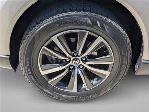 Certified 2021 Toyota Venza LE AWD/4WD image 23