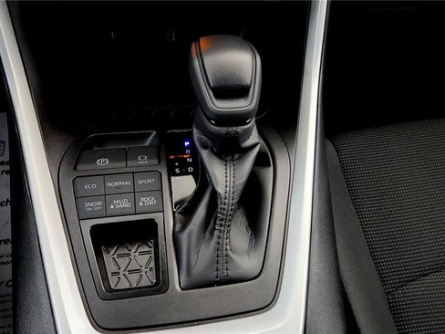 Certified 2025 Toyota RAV4 LE image 28