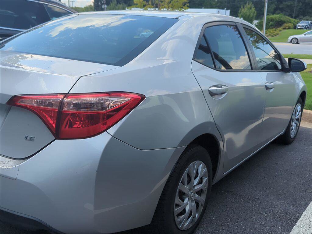 Used 2017 Toyota Corolla LE FWD image 4