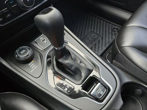 Used 2021 Jeep Cherokee Altitude image 29