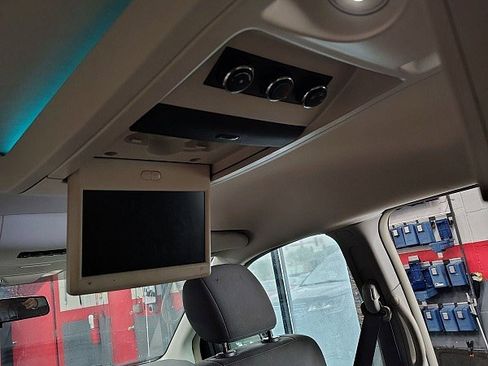 Used 2010 Dodge Grand Caravan SXT w/ Entertainment Group 2 FWD image 2