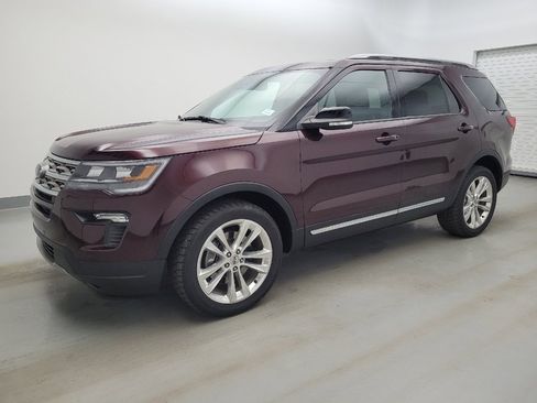 Used 2018 Ford Explorer XLT w/ Equipment Group 202A AWD/4WD image 2