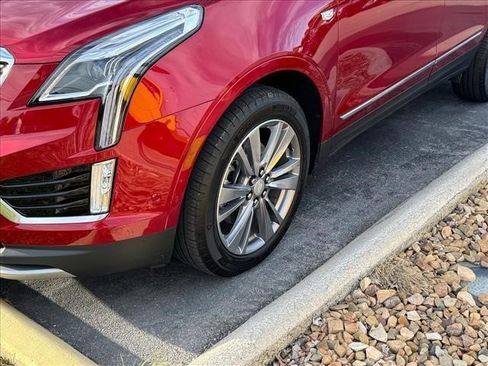 Used 2025 Cadillac XT5 Premium Luxury w/ Technology Package AWD/4WD image 3