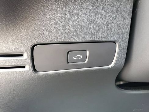 Certified 2026 Volvo XC40 B5 Core w/ Climate Package AWD/4WD image 16