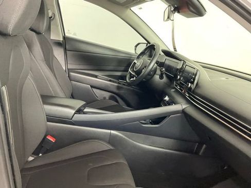 Used 2022 Hyundai Elantra SEL w/ Convenience Package FWD image 17