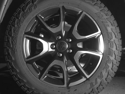 Used 2025 Jeep Compass Trailhawk image 13