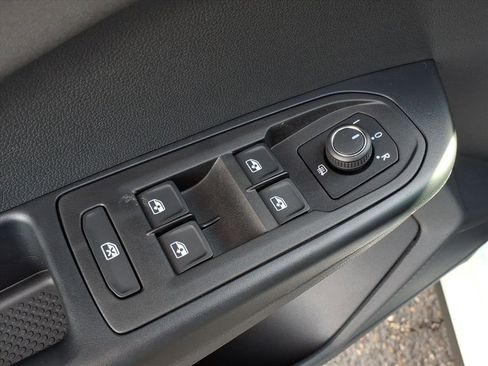 New 2026 Volkswagen Taos SE image 10