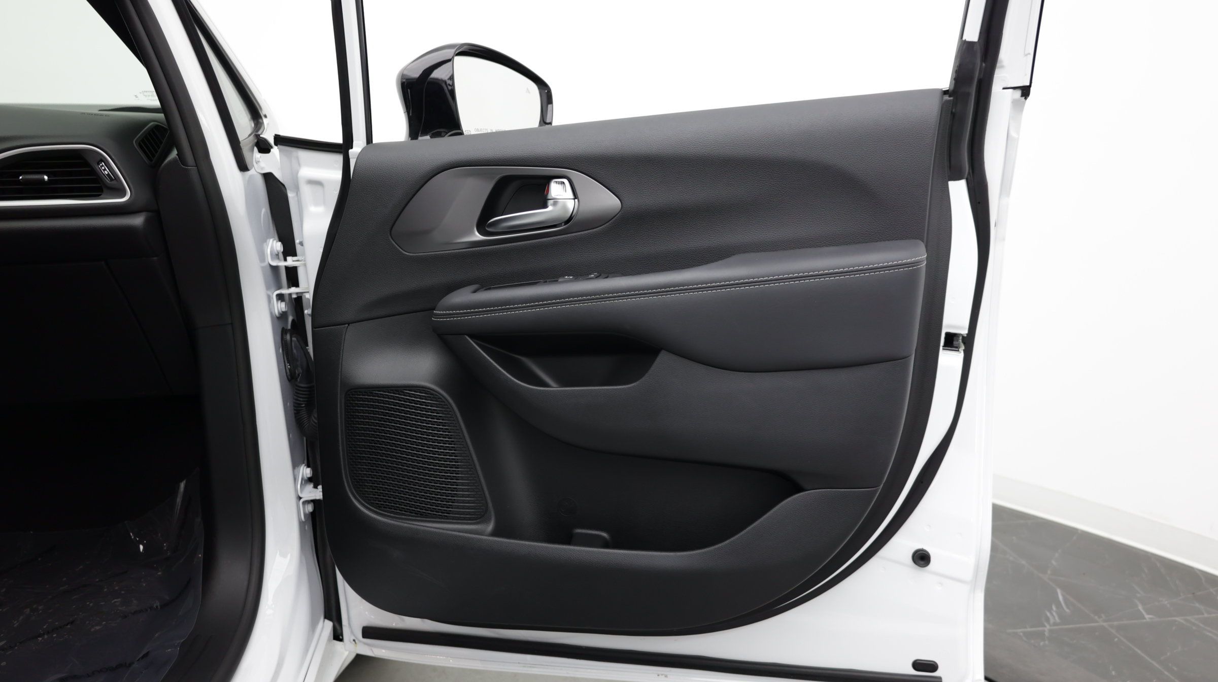 Used 2026 Chrysler Pacifica Select FWD image 37