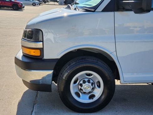 Used 2025 Chevrolet Express 3500 w/ Power Convenience Package image 16