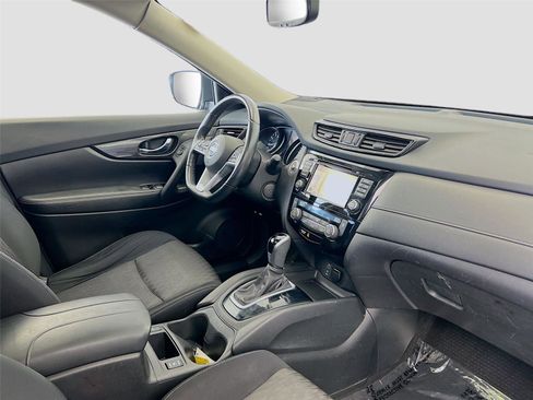 Used 2017 Nissan Rogue SV w/ SV Premium Package AWD/4WD image 29
