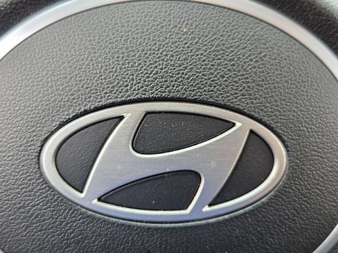 Used 2026 Hyundai Elantra SE FWD image 27