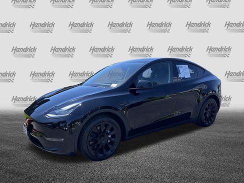 Used 2022 Tesla Model Y Long Range AWD/4WD image 5