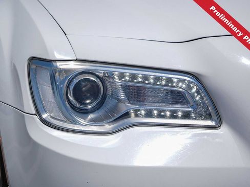 Used 2016 Chrysler 300 Limited RWD image 4
